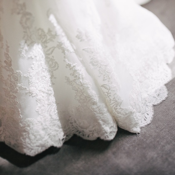 Bridal Gown - Enzoani Dakota Elegant Wedding Gown - Picture 6 of 16